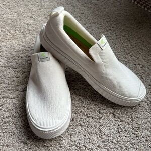 New Cariuma Unisex White Slip-On Loafer Shoes 9.5 Women